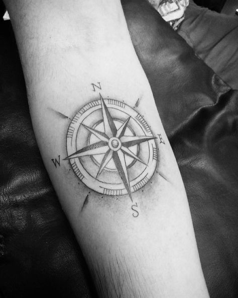 https://www.instagram.com/p/BKCDtFsj00u/?tagged=compasstattoo Nautical Compass Tattoo, Marine Tattoo, Wanderlust Tattoo, Anker Tattoo, Pink Tattoo, Compass Tattoo Design, Forarm Tattoos, Cool Forearm Tattoos, Nautical Tattoo