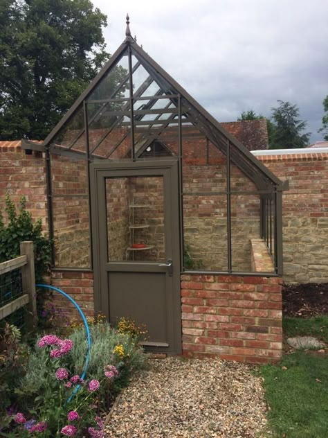 Victorian Backyard, Glass House Garden, Serre Diy, Brick Wall Gardens, Victorian Greenhouse, Victorian Greenhouses, Diy Greenhouse Plans, Lean To Greenhouse, Thatched House