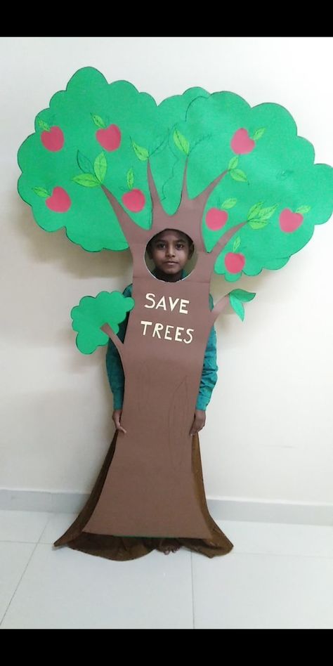 Diy Tree Costume Women, Tree Costume For Kids, Tree Costume Diy, Tree Fancy Dress, Fruit Fancy Dress, Fancy Dress Costumes Kids, Cardboard Tree, Tree Props, Fruit Costumes