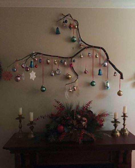 Holiday Window Decor, Gallery Exhibit, Wall Tree, Pretty Christmas Decorations, Alternative Christmas Tree, Ornament Display, Christmas Idea, Exhibit Design, Diy Christmas Decorations Easy