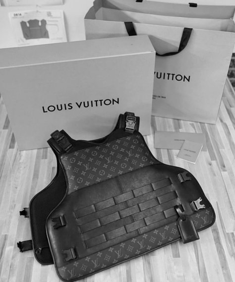 LV bulletproof west Vest Street Style, Lv Clothes, Mens Luxury Lifestyle, Outfits Men Streetwear, Streetwear For Men, Fashion Men Streetwear, Street Fashion Men, Shoes Outfit Fashion, Dope Outfits For Guys