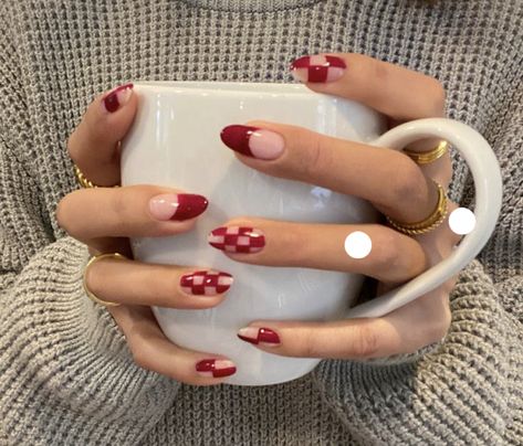 Nails With Cool Designs, Cherry Checker Nails, Fall To Christmas Nails, Nail Designs With Red, Fall Checkered Nail Designs, Gel Nails Designs, Transitional Fall Nails, Drawing On Nails, Cherry And Checkered Nails