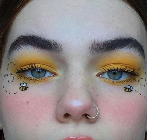 Aesthetic bee yellow Coachella Make-up, Bee Makeup, Fantasy Make-up, Coachella Makeup, 70s Makeup, Drag Make-up, Yellow Makeup, Makeup Tumblr, Jenner Makeup