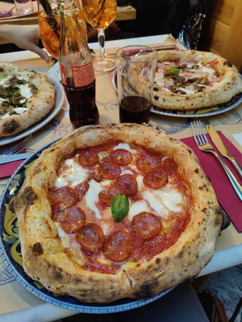 Pizzeria In Lugano: Our Local Suggestions For Pizza Lovers! - Together In Switzerland Seafood Risotto, Unique Pizza, Dinner Choices, Pizza Restaurant, Course Meal, Italian Pizza, Eat Pizza, Pizza Lovers, Oven Cooking