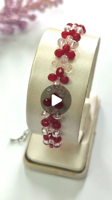 Simple Bracelet Ideas Beads, Crystal Bracelet Ideas, Bracelet Ideas Beads, Crystal Bracelets Tutorial, Christmas Jewelry Diy, Crystal Bead Jewelry, Diy Craft Tutorials, Beaded Jewelry Designs, Gio Ponti