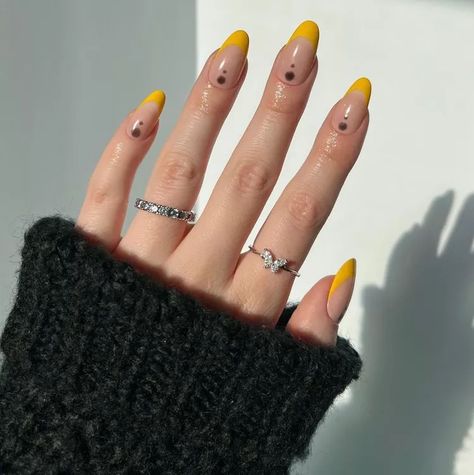 Fall Dot Nail Art, Single Dot Nails, Dotted French Tip Nails, Dot Nails Designs, Yellow French Manicure, Dot French Tip, Yellow French Tips, Nails Dots, Dots Nail Art