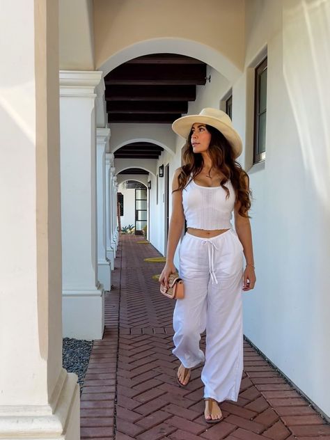 Panama City Panama Outfits, Panama Outfits, Panama Hat Outfit, White Summer Outfits, Straw Panama Hat, All White Outfit, Beach Pants, Brown Belt, Outfits With Hats