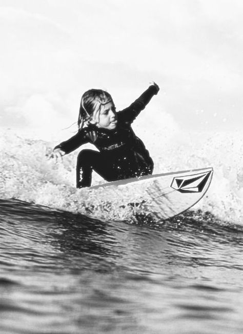 Kids Surfing, Surfing Kids, Mavericks Surfing, Surfer Boys, Surf Lesson, Surf Life, Surf Outfit, Big Waves, Surfs Up