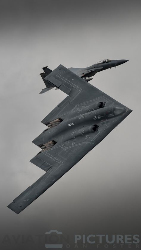 https://flic.kr/p/WXp7Xw | Northrop Grumman B-2 Stealth Bomber 93-1087 'Spirit of Pennsylvania' | F-15C Eagle 493rd FS as wingman B2 Stealth Air Force, B 2 Spirit, F 15 Eagle, B2 Spirit, Air Force Fighter Jets, Fighter Planes Jets, Northrop Grumman, Stealth Fighter, Jet Fighter Pilot