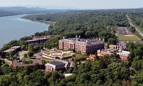 The CIA (@CIACulinary) | Twitter Continental Cuisine, Culinary Arts Schools, Culinary Institute Of America, Campus Life, Dream College, Dream School, Culinary School, Culinary Arts, Hyde Park