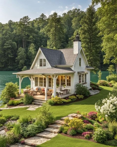 White Cottages, Cozy White Cottage, Victorian Ball, Tennessee House, Lake Camp, Nice Houses, Room Decor Cozy, Cottage Retreat, Dream Future