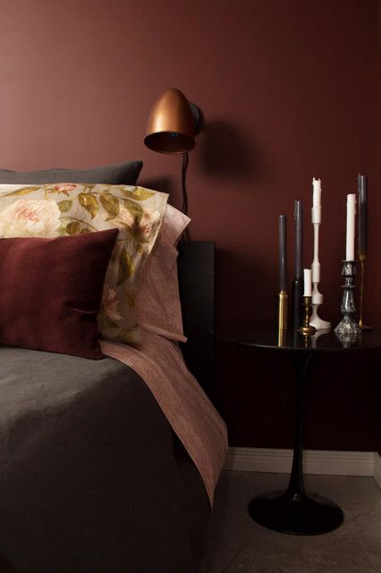 Maroon Wall Bedroom, Maroon Bedroom, Burgundy Bedroom Ideas, Mauve Bedroom, Warm Bedroom Colors, Burgundy Bedroom, Budget Bedroom Makeover, Makeover House, Cozy Bedroom Colors