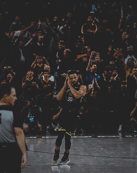 Steph Curry Night Night Wallpaper, Stephen Curry Sleep Celebration, Night Night Steph Curry, Curry Night Night Wallpaper, Stephen Curry Aesthetic, Stephen Curry Night Night, Curry Night Night, Hard Photos, Ja Morant Style