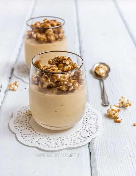 Salted Caramel Mousse with Caramel Popcorn by raspberri cupcakes, via Flickr Salted Caramel Mousse, Popcorn Dessert, Caramel Mousse, Dessert Aux Fruits, Dessert Party, Popcorn Recipes, Caramel Popcorn, Classic Cocktail, Negroni