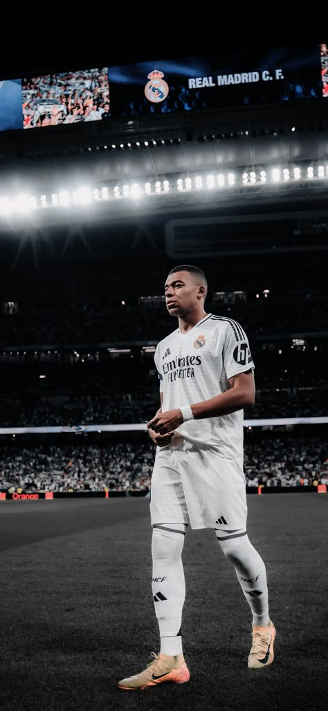 Soccer Players Wallpaper, Real Madrid Pictures, Real Madrid Photos, Football Clips, France National Team, Real Madrid Club, Real Madrid Wallpapers, Madrid Wallpaper, Real Madrid Football