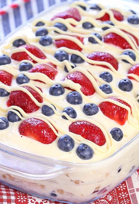 Looking for a quick and easy Summer dessert recipe? Try out delicious No Bake Summer Berry Icebox Cake ! Summer Berry Icebox Cake, Berry Icebox Cake, Easy Summer Dessert Recipes, Dessert House, Coconut Dessert, Strawberries Blueberries, 4th Of July Desserts, Brownie Desserts, Easy Summer Desserts