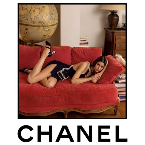 Chanel Spring 2022 Campaign Ad Photos Vivienne Rohner, Chanel Ad Campaign, Paris Lookbook, Chanel Ad, French Villa, Chanel Set, Summer Campaign, Chanel Spring, Embellished Jeans