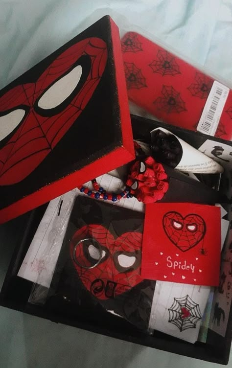 Spiderman Bf Gift, Spiderman Gift Ideas For Girlfriend, Spiderman Themed Gifts, Spiderman Gifts For Boyfriend Diy, Spiderman Gift Basket For Boyfriend, Spiderman Basket For Bf, Spiderman Gift Ideas For Boyfriend, Spiderman Presents, Spider Man Gifts For Boyfriend