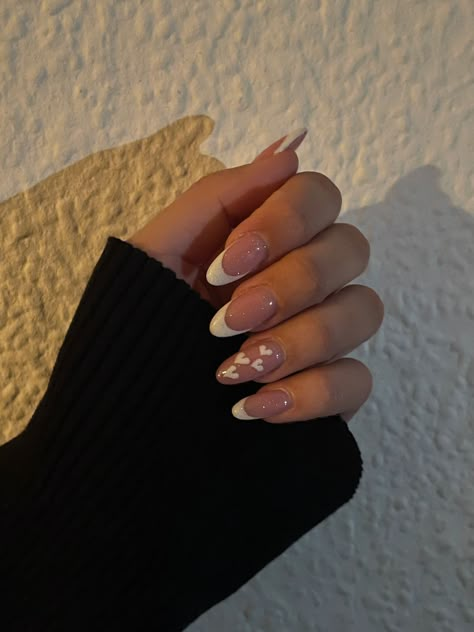 Oval Nail Inspo Winter, Nails Inspo January, Medium Almond Nails Winter, Cute Nails For January 2024, March Nail Inspo Almond, Silento Nails Ideas, Nails 2024 February, January Nail Inspo 2023, January Nail Designs Short