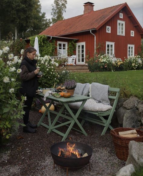 Swedish Cottage, Red Houses, Medicinal Garden, Garden Kit, Countryside House, Summer Cottage, Cabins And Cottages, Healing Power, Garden Cottage