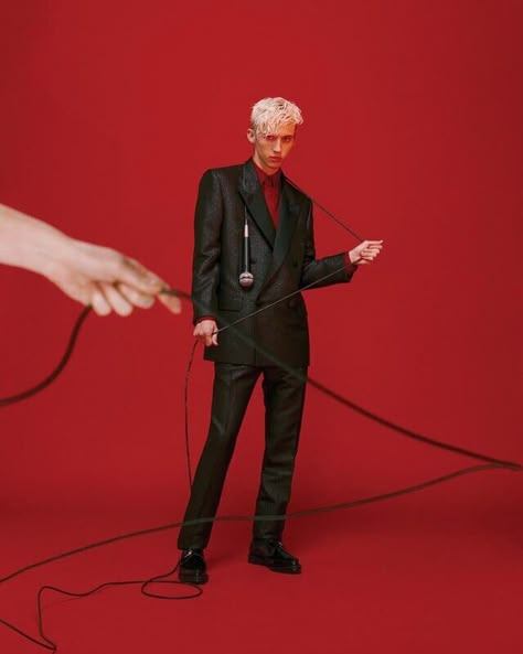 Troye Sivan Photoshoot, Punk Photoshoot, To Speak Or To Die, Music Photoshoot, Band Photoshoot, Tyler Oakley, Troye Sivan, Gq Magazine, Studio Photoshoot