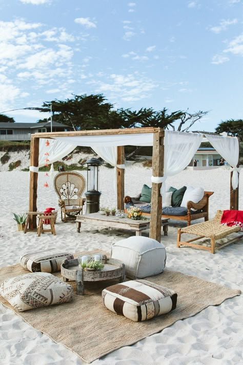 55 Unique Engagement Party Ideas to Kick Off Your Wedding Journey | Brides Unique Engagement Party Ideas, Unique Engagement Party, Engagement Party Ideas, Outdoor Seating Area, Beach Lounge, Deco Nature, Beach Cafe, Engagement Party Decorations, Outdoor Decor Backyard