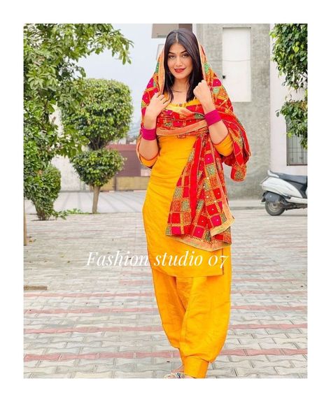 Silk Patiala Suit, Patiala Suit Salwar, Phulkari Punjabi Suits, Punjabi Wedding Suits, Yellow Punjabi Suit, Oshin Brar, Punjabi Wedding Suit, Haldi Ceremony Outfit, Sari Design