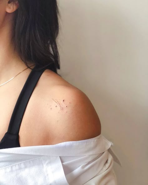 Stardust Tattoo Shoulder, Tiny Tattoo Shoulder, Stars Shoulder Tattoo, Stars On Shoulder Tattoo, Tiny Shoulder Tattoo, Me First Tattoo, Star Tattoo Placement, Star Shopping Tattoo, Star Tattoo Shoulder