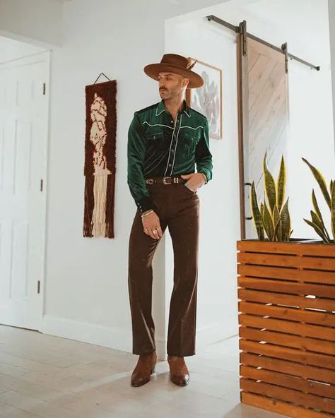 Cowboy Outfits For Men, Cowboy Outfit Ideas, Western Outfits Mens, Nashville Fits, Green Velvet Shirt, Black Rodeo, Dapper Gentleman Style, Cowboy Fashion, Cowboy Outfit