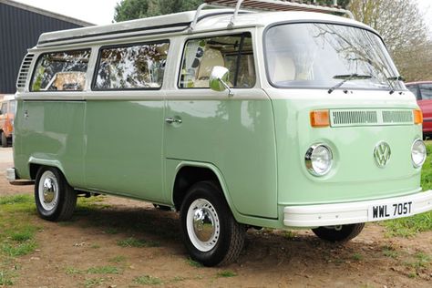 Mint Green Vans, Vintage Volkswagen Bus, Vintage Vw Camper, Kombi Camper, Vw Kombi Van, Volkswagon Van, Vw Bus T2, Volkswagen Minibus, Vw Westfalia