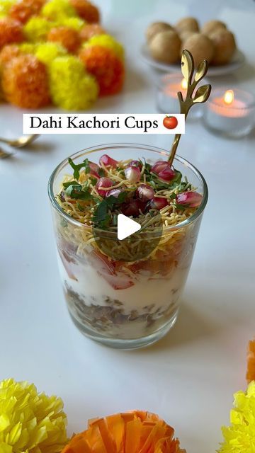 Kachori Chaat, Jain Recipes, Tamarind Chutney, Semi Homemade, Green Chutney, Chaat Masala, Homemade Recipe, Chopped Tomatoes, Chutney