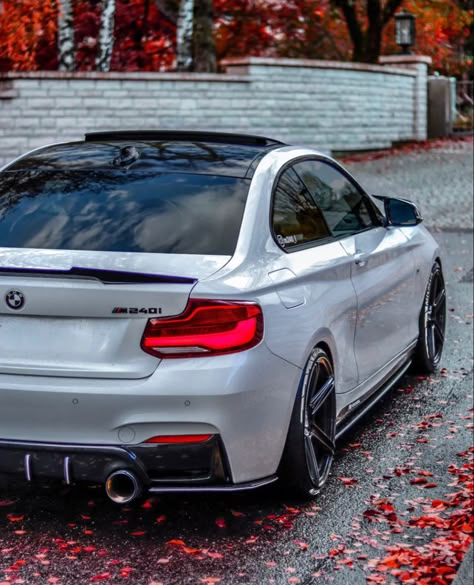 Stance Cars Wallpaper, Black Bmw Wallpapers, Bmw Couple, Bmw Rr1000, Bmw Nails, Bmw M140i, Bmw 520d, Bmw F22, Black Bmw