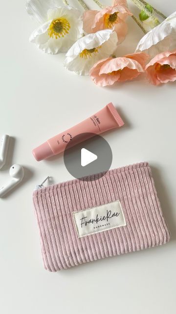 Frankie Rae | Handmade bags and accessories on Instagram: "Sew a pink coin pouch with me! 🌸  #sewwithme #sewing #behindthescenes #handmade #smallbusiness #coinpouch #corduroy #travelaccessories #dailyessentials" Corduroy Pouch, Diy Makeup Bag, Coin Purse Tutorial, Sew Wallet, Pouch Sewing, Purse Tutorial, Coin Holder, April 16, Diy Makeup