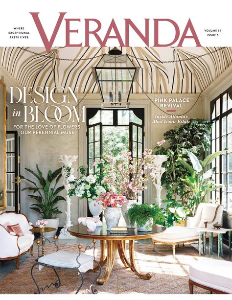 To Texas With Gusto in Veranda - Charlotte Moss Midcentury Artwork, English Cottage House Plans, English Cottage House, American Villa, Gold Entryway, Veranda Ideas, Charlotte Moss, Veranda Magazine, Sun Rooms