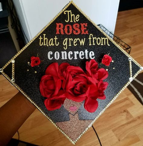 Tupac inspired graduation cap with roses. Flower graduation cap. Cap Instagram, Flower Graduation Cap, Flower Graduation, Creative Graduation Caps, College Grad Cap Ideas, Graduation Cap Decoration Diy, High School Graduation Cap, College Graduation Cap Decoration, Grad Cap Designs