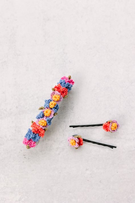 Bouquet Bobby Pins and Barrette - I Like Crochet Crochet Bobby Pins, Advanced Crochet Stitches, Diy Spring Crafts, Headband Accessories, Advanced Crochet, Crochet Bouquet, Easy Crochet Stitches, Crochet Hair Accessories, Crochet Stitches For Beginners