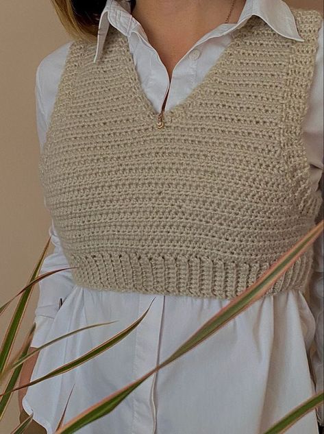 Pola Kardigan, Crochet Vest Outfit, Diy Crochet Cardigan, Crochet Blouse Pattern, Crochet Crop Top Pattern, Mode Crochet, Crochet Vest Pattern, Diy Vetement, Kawaii Crochet