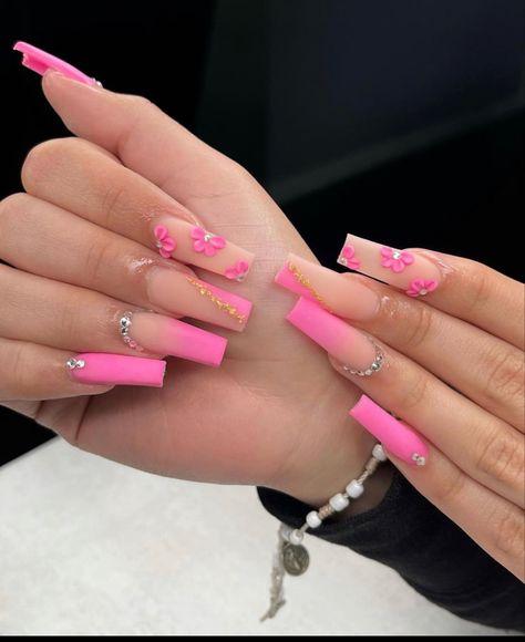 Cute Neon Acrylic Nails, Hot Pink Sweet 16 Nails, Medium Square Acrylic Nails Designs Pink, Pink Birthday Nails Coffin, Latina Nail Designs Pink Short, Sweet Pink Nails, Pink Sweet 16 Nails, Girly Pink Nails, Latina Nail Designs Pink