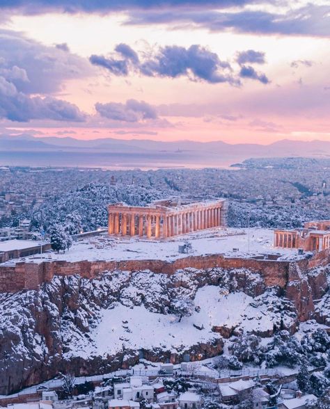 “Athens dressed in white! What a spectacular view ✨❄️ Credit to @pastelidis_greece (Instagram) #ilovegreece#athens#acropolis#greece#🇬🇷” Snow In Greece, Acropolis Greece, Acropolis Of Athens, Athens Travel, Athens City, Snow Time, Athens Acropolis, The Acropolis, Thick Blanket