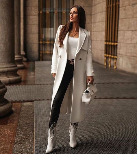 White Overcoat Outfit Women, Overcoat Outfit Women, Overcoat Outfit, Daily Street Style, Old Money Outfits, Sport Suit Women, Suit Outfit, Scandinavian Fashion, Women Overcoat