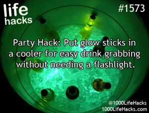 glow stick hacks 3 1000 Lifehacks, Bonfire Party, Camping Parties, Backyard Movie, Glow Stick, Party Hacks, Camping Party, Movie Party, Camping Fun