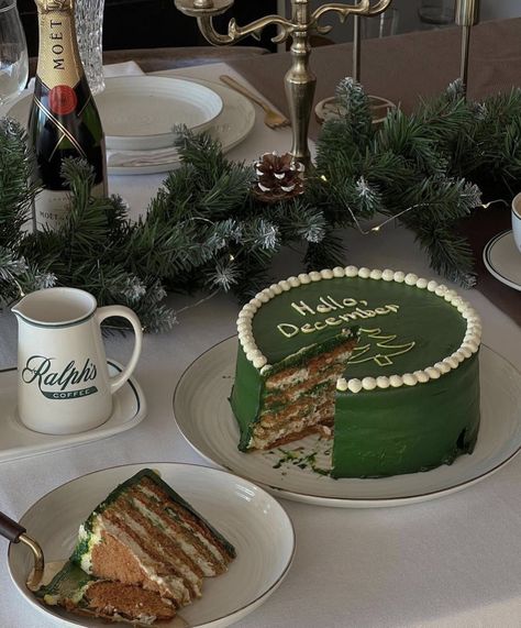 December Cake, Hello December, Christmas Feeling, Christmas Inspo, Christmas Mood, Christmas Aesthetic, Cute Cakes, Christmas Cake, Favorite Holiday