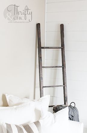 DIY Blanket Ladder for $5. Cute farmhouse decor and decorating ideas. Fixer upper style decor. White farmhouse living room ideas White Farmhouse Living Room, Cute Farmhouse Decor, Farmhouse Blanket Ladder, Fixer Upper Living Room, Blanket Ladders, Farmhouse Blankets, Zimmer Diy, Diy Blanket, Farmhouse Living Room Ideas