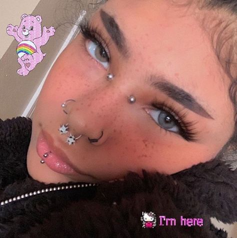 𝒂𝒏𝒈𝒆𝒍𝒊𝒄 👼🏼 on Instagram: “POSITIVITY CHAIN 🧸🎀⛓ start by saying hi, then compliment someone above you in the comments! | *:✧ cr: @blakehomie ✧:*” Nose Bridge Piercing, Ear Peircings, Men's Piercings, Bridge Piercing, Face Piercings, Piercings For Girls, Cool Piercings, Cute Ear Piercings, Facial Piercings