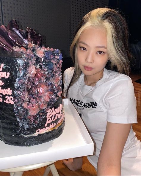 Jennie Blonde Hair, Jennie Blonde, Random Image, Blonde Hair, Follow Me, Chanel, Blonde, Cake, Hair