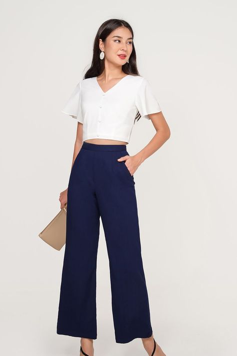 Debut Motif, Navy Blue Trousers Outfit, Wide Leg Pants Outfit Summer, Blue Trousers Outfit, White Pants Fashion, Blue Shoes Outfit, Blue Pants Outfit, Dark Blue Pants, Navy Blue Dress Pants