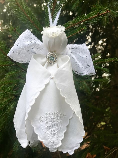 Hankerchief Dolls Diy, Hanky Angels, Vintage Christmas Decorations Diy, Christmas Diy Ornaments, Hankie Crafts, Vintage Christmas Diy, Angel Ornaments Diy, Diy Christmas Angel Ornaments, Vintage Handkerchiefs Crafts