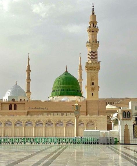 https://youtube.com/@alhaaditv9138 Makka Sharif, Dargha Image, Masjid Nabvi, Travel Aesthetic Adventure, Adventure Travel Photography, Traveling Goals, Madina Shareef, Mecca Madinah, Aesthetic Adventure