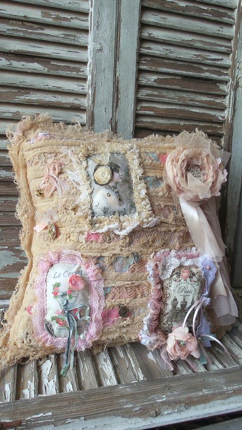 Dusty Ivory Pale Pink Pillow Case Shabby Chic Pillow - Etsy Canada Boho Rv, Doily Ideas, Doily Crafts, Lace Decorations, Shabby Chic Pillow, Romantic Pillow, Fabric Banners, Shabby Sheek, Pink Pillow Cases