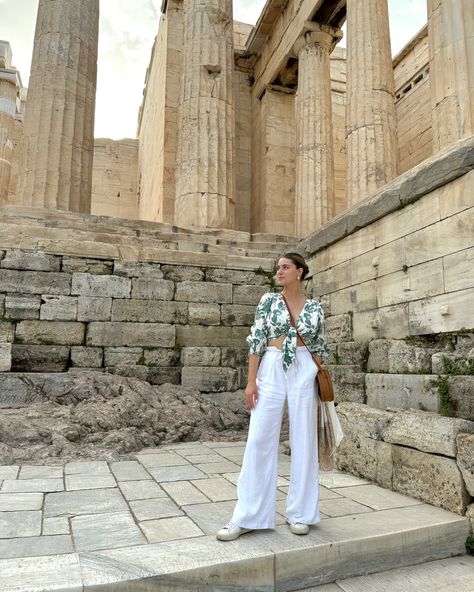 📍Acropolis #athens #greece #acropolis #europeansummer #europeanstyle Acropolis Greece Outfit, Acropolis Photoshoot, Athens Picture Ideas, Athens Instagram Pictures, Acropolis Instagram Pictures, Athens Vacation, Athens Greece Acropolis, Greece Acropolis, The Acropolis Athens Greece